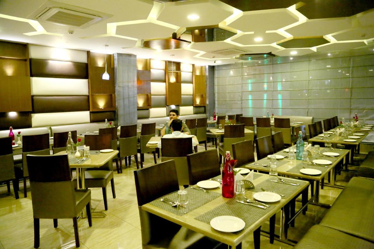 Hotel S C Residency Zirakpur Екстер'єр фото
