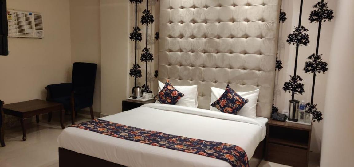 Hotel S C Residency Zirakpur Екстер'єр фото