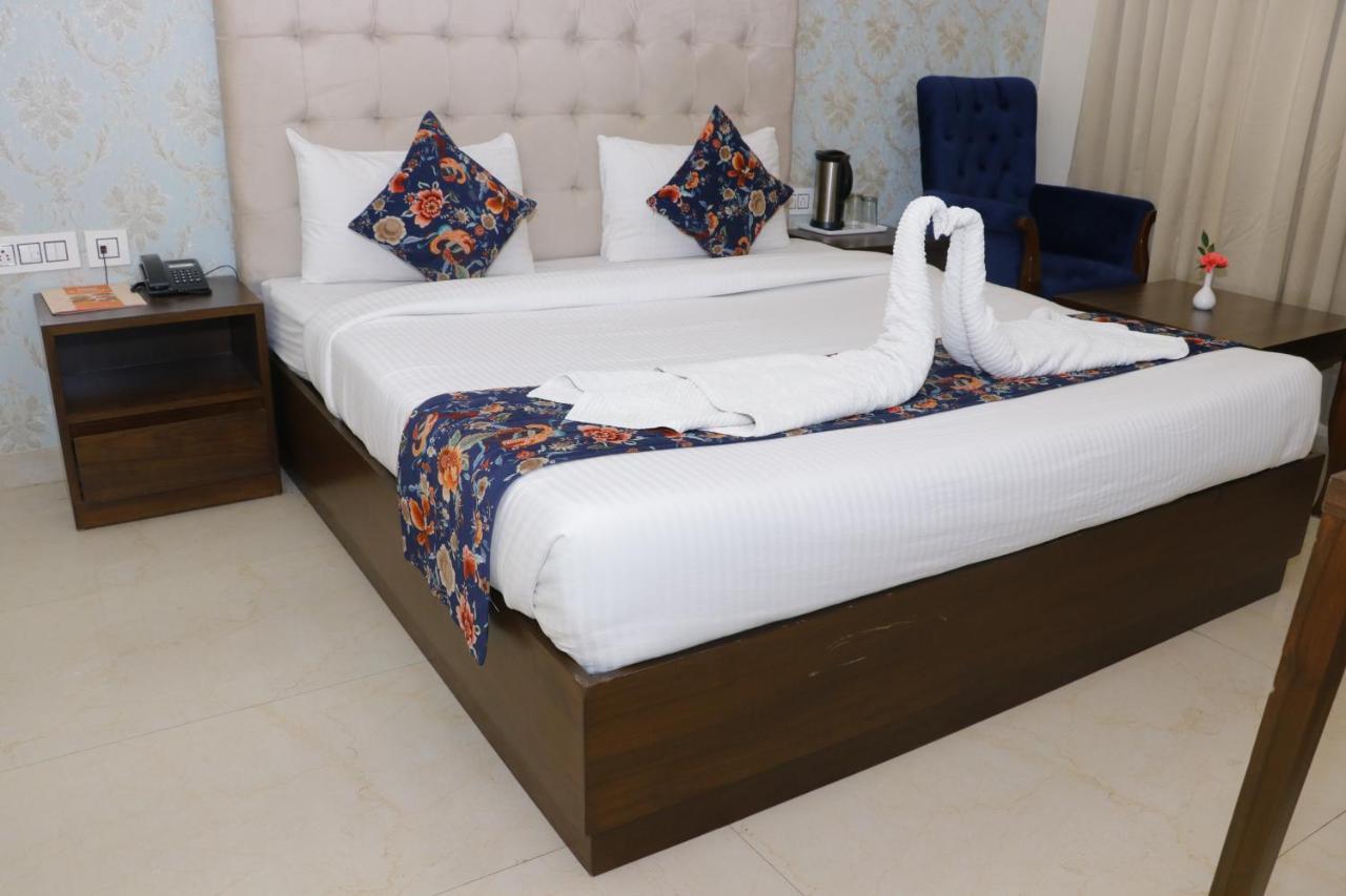 Hotel S C Residency Zirakpur Екстер'єр фото