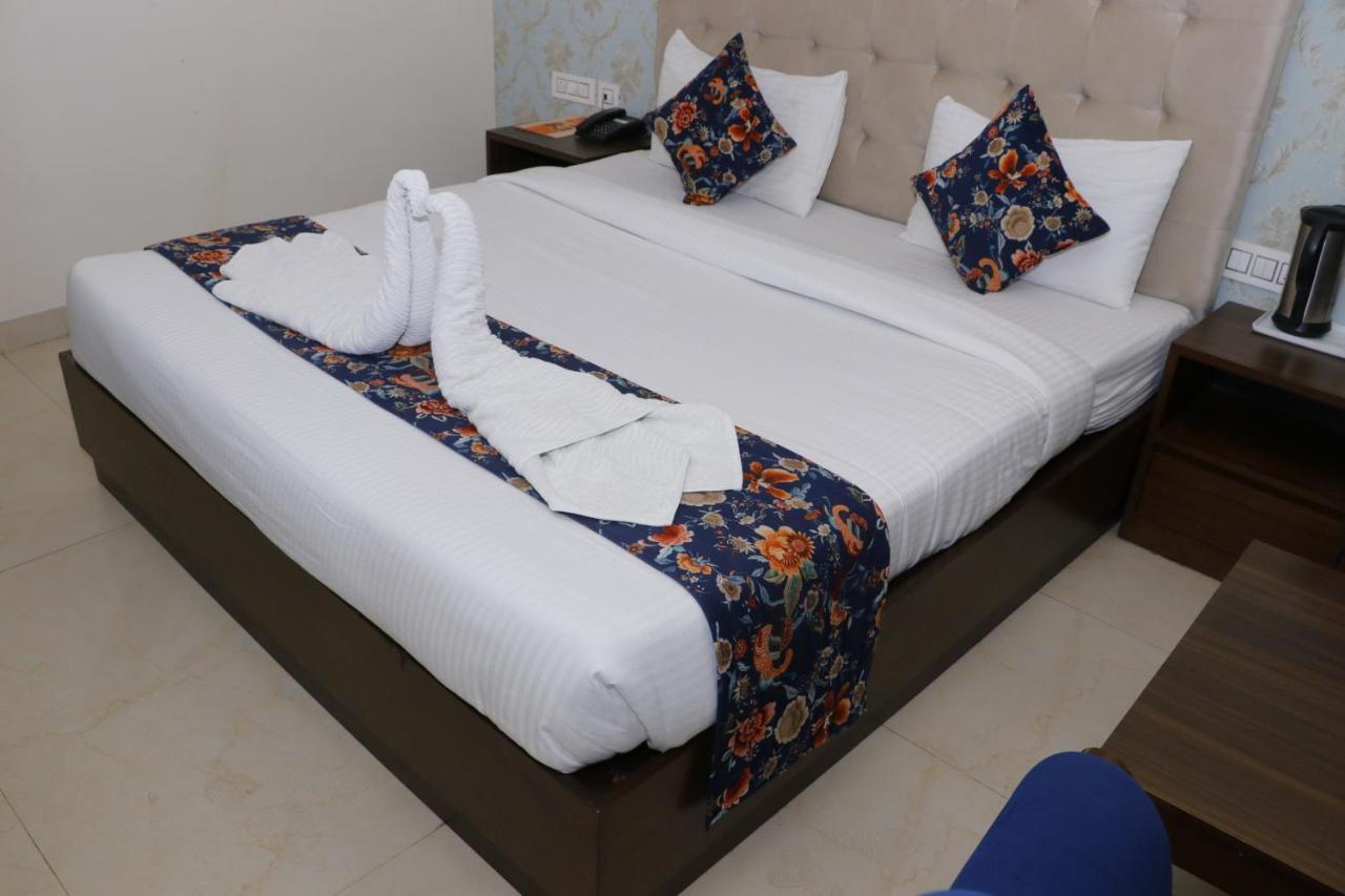 Hotel S C Residency Zirakpur Екстер'єр фото
